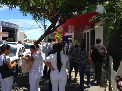 Sindicato realiza ato na Santa Casa de Maceió contra mudança de jornada dos auxiliares e técnicos de enfermagem