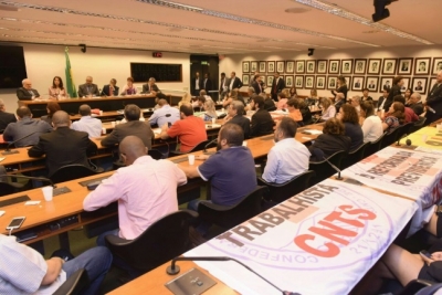 Frente decide combater reforma trabalhista e terceirização nos municípios