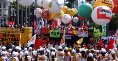 Centrais sindicais aprovam estado de greve permanente contra reforma da Previdência