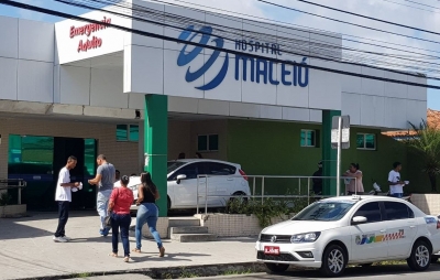 Sateal promove panfletagem na porta do Hospital Maceió 