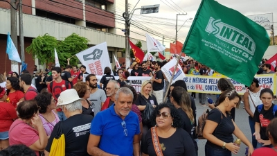Presidente participa de protesto e de greve geral em Maceió - ato reúne mais de 20 mil na capital